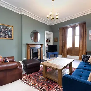 Joivy Old Town 1-bed With Stunning Views Apartment Edinburgh