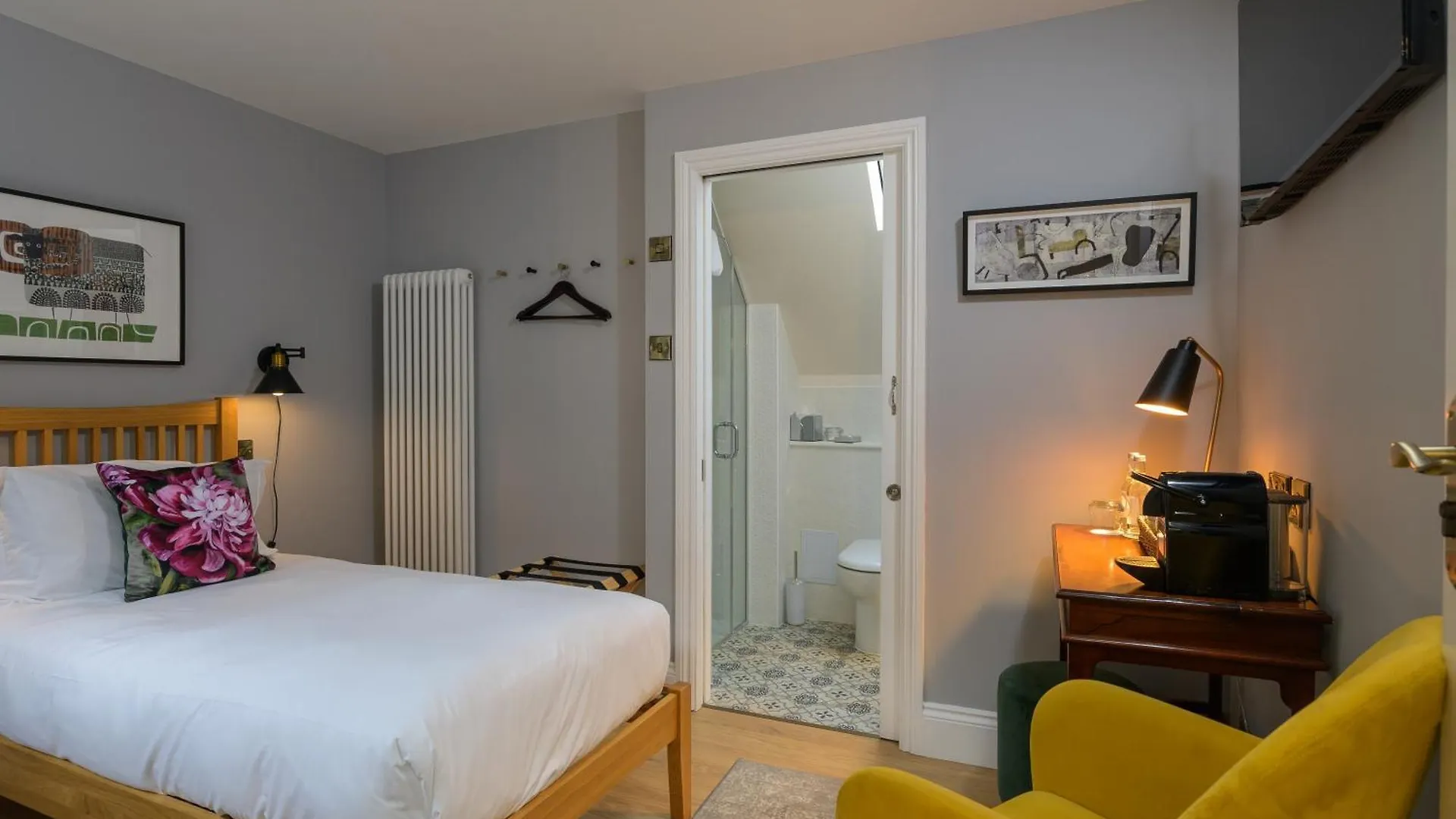 Eight Hotel Bath 3*,